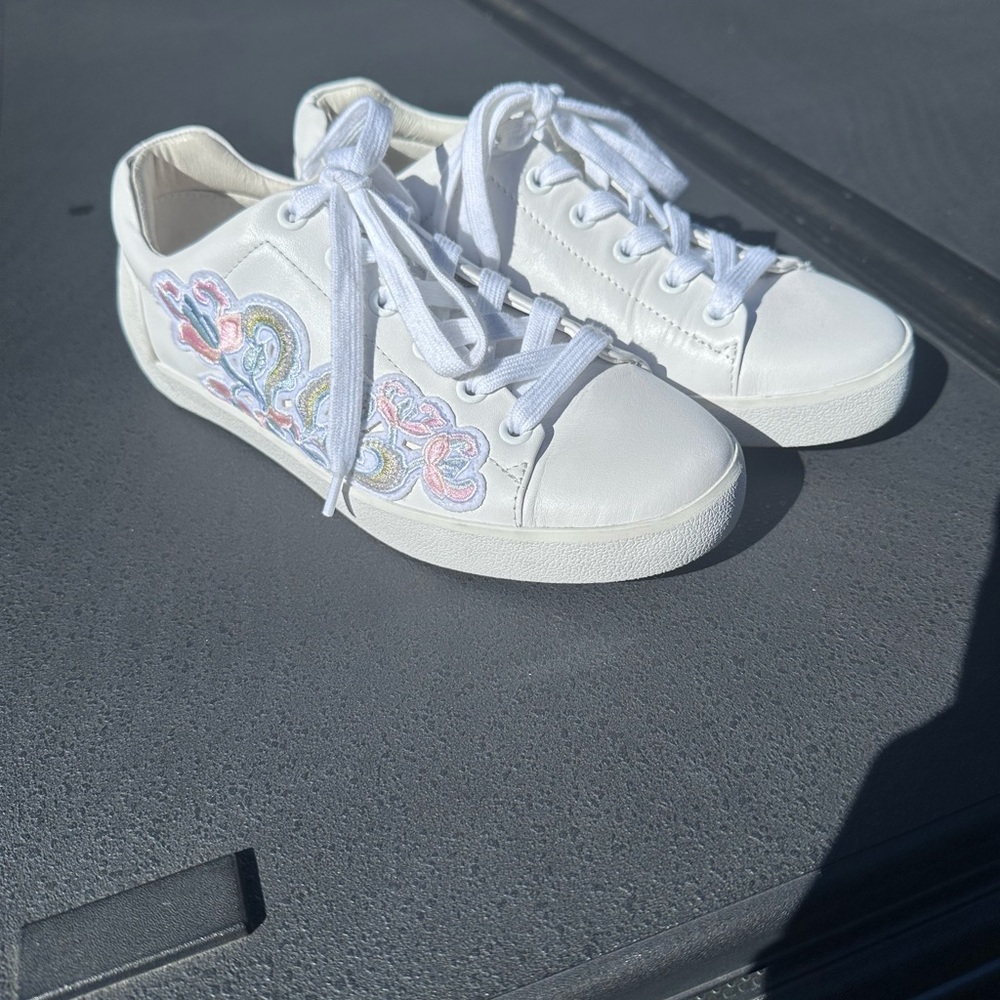 Ash White Sneakers with Multicolor Embroidery